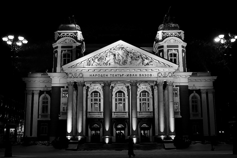 national.theater.night.2009.02_as_graphic_bw.jpg