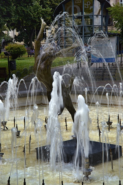 city garden fountain.2021.04_as.jpg