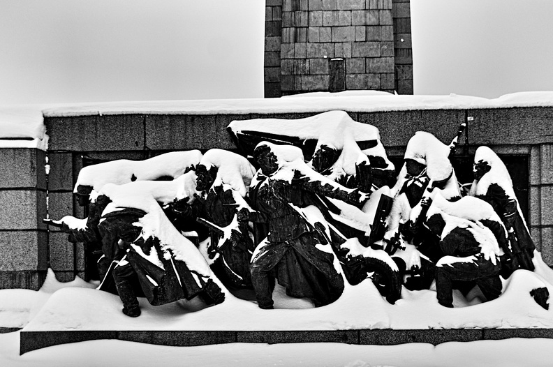 soviet army monument baraleph winter 2012.01_rt_bw.jpg