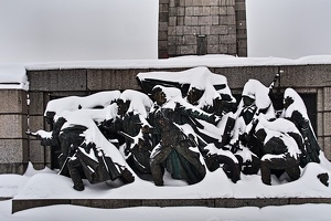 soviet army monument baraleph winter 2012.01 rt