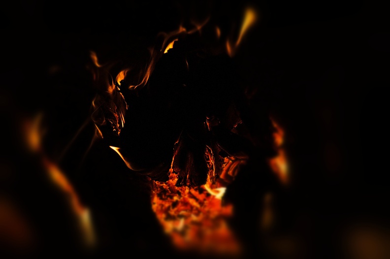 flames 2022.14_rt_blur.jpg