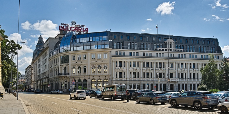 alexander batenberg square 2022.02_rt.jpg