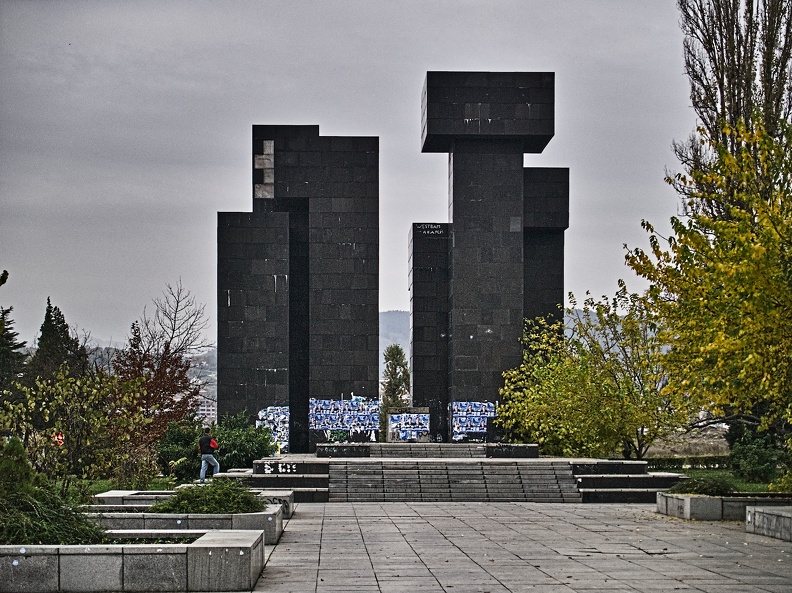 monument.2007.01_rt.jpg