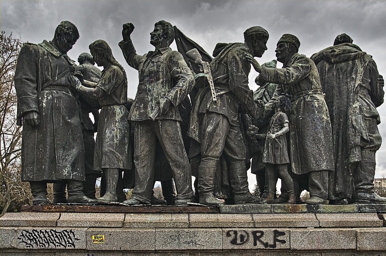 soviet army monument sculpture 2023.01_rt.jpg