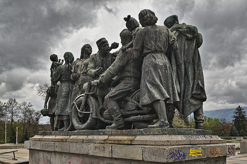 soviet army monument sculpture 2023.07_rt.jpg