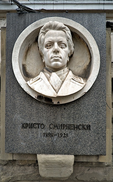 plaque Hristo Smirnenski 2023.01_dt.jpg